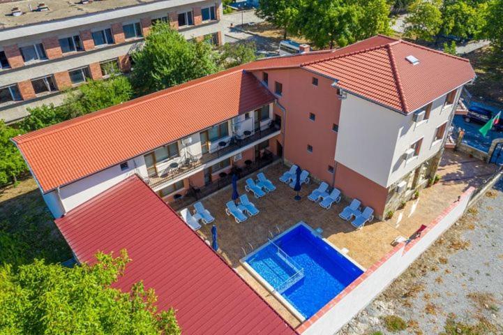 Family Hotel Preslav 外观 照片